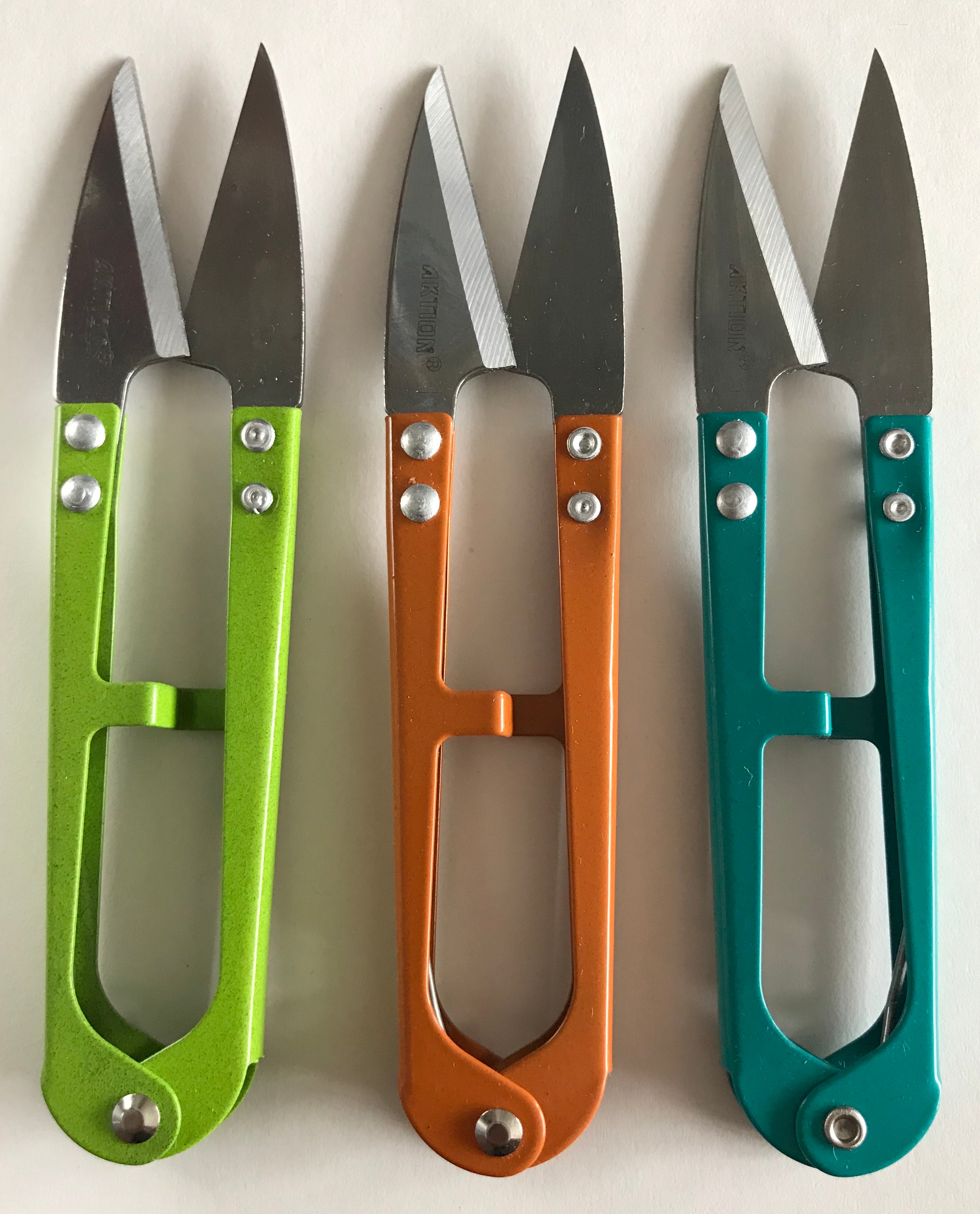 BIG SIZE (5"Long) COLOURED STAINLESS STEEL YARN CUTTER
